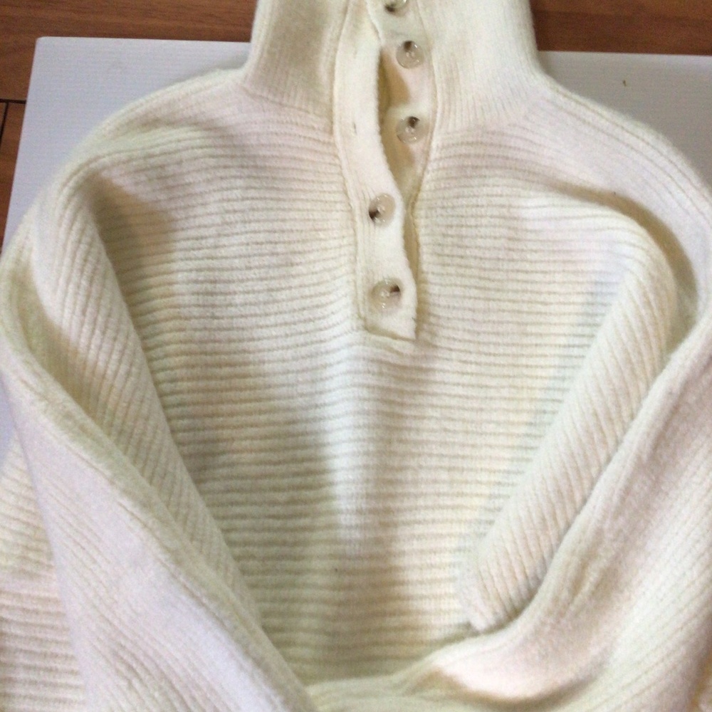 New! Lucca ribbed turtleneck